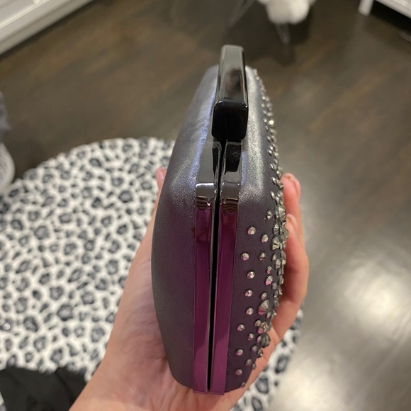 Grey/Silver satin evening clutch - Picture 4 of 6